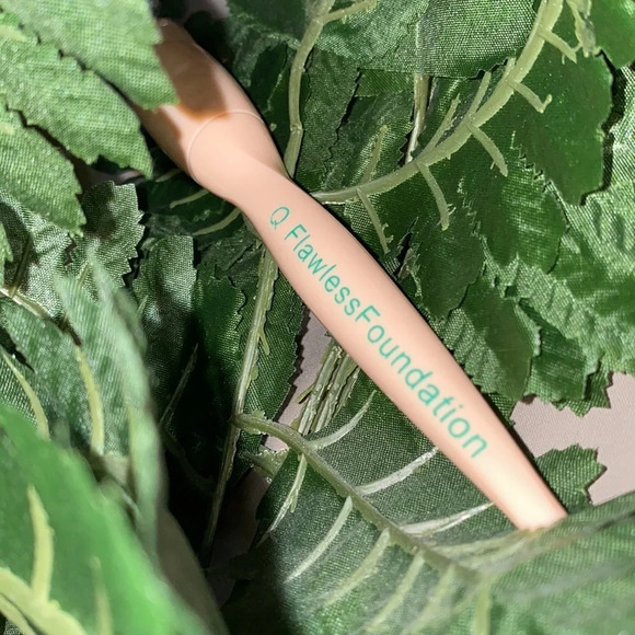 🎉⭐️HP⭐️💕Vegan  Q flawless foundation brush - Picture 4 of 13